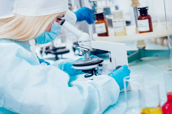 Wissenschaftstechniker Bei Der Arbeit Labor Medizinischer Hintergrund — Stockfoto
