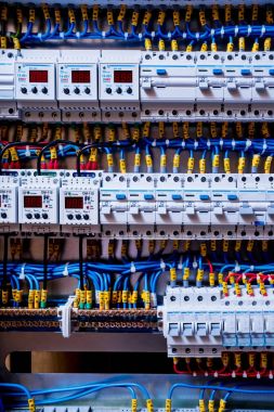 Devre kesicili voltaj santrali.