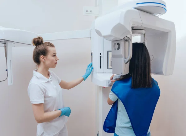 Junge Patientin Röntgengerät Panoramaradiographie — Stockfoto