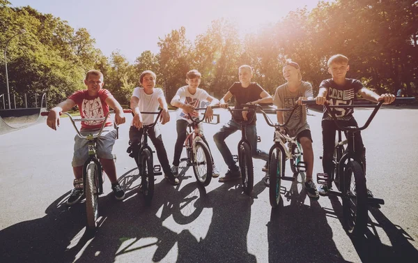 Kiev Ukraine July 2017 Company Young Men Bmx Skatepark — Stock Photo, Image