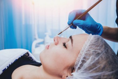 Şevval Özçelik Güzellik ve estetik tıp Kliniği hastada.