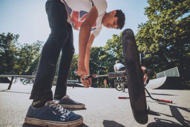 BMX bisiklet skatepark yere. Bisiklet tamir