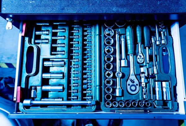 Oto tamir servisi olarak geçiş ücretleri. Yakın çekim