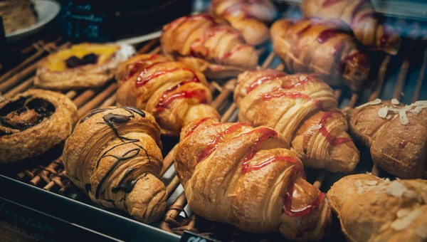 Finom Édes Croissant Kirakat — Stock Fotó
