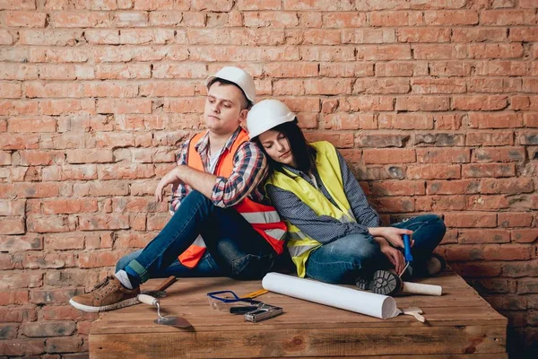 Coppia Felice Che Riparazioni Casa Loro Ristrutturazione Casa — Foto Stock