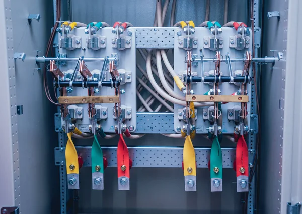 Przewody Przełącza Się Skrzynce Elektrycznej Panel Elektryczny Bezpiecznikami Styczniki — Zdjęcie stockowe