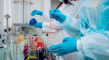 Laboratuvar çalışmalarında, bilim teknisyenleri. Tıbbi geçmişi