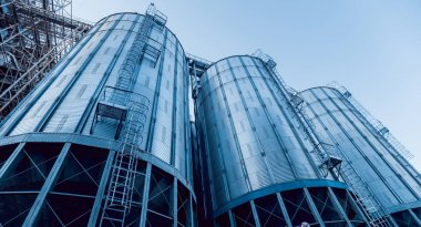 Modern silolar Tahıl hasat depolamak için. Tarım. 