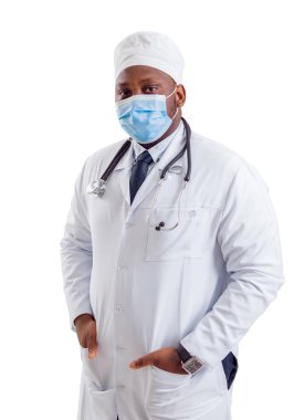 Afrika kökenli Amerikalı doktor stetoskop, üzerinde beyaz izole ile poz