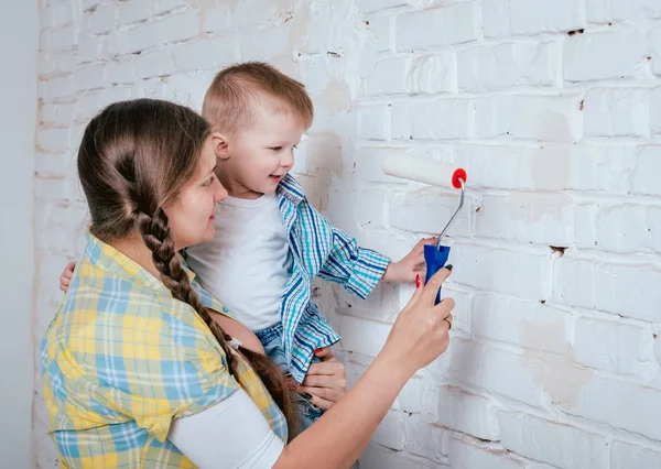 Happy Family Mother Son New House Construction Repair Interior — Stock Photo, Image