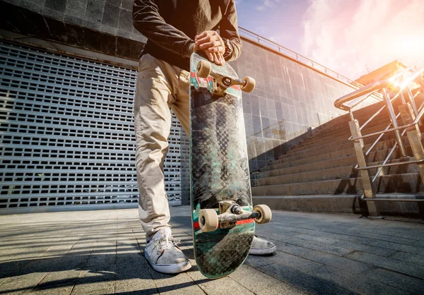 Pratik ve sokaklarda atlama kaykaycı