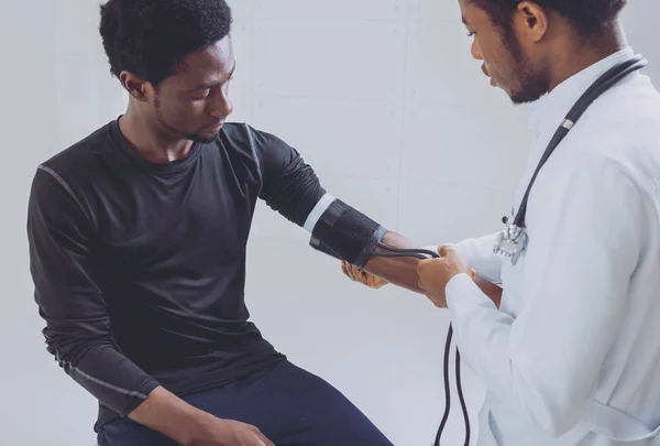 African Doctor Patient Measuring Blood Pressure — Stock Photo, Image