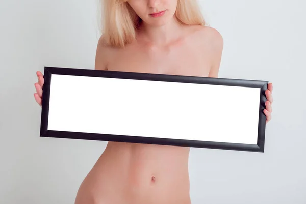 Όμορφο Γυμνό Ξανθό Κορίτσι Στο Studio Λευκό — Φωτογραφία Αρχείου