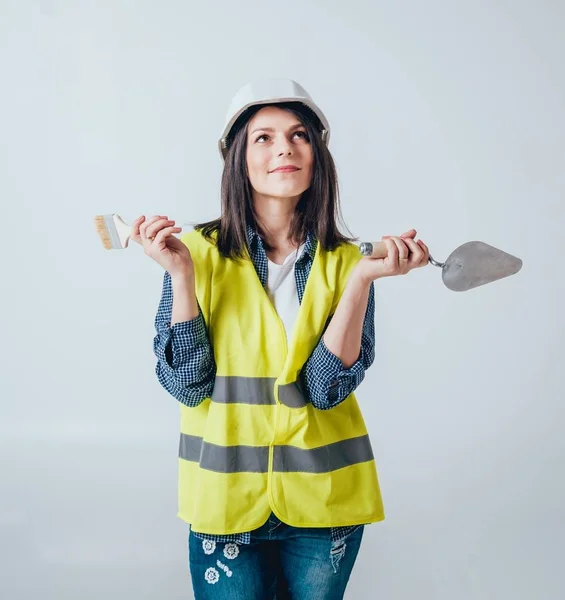 Bella Ragazza Che Riparazioni Casa Loro Home Concetto Ristrutturazione — Foto Stock