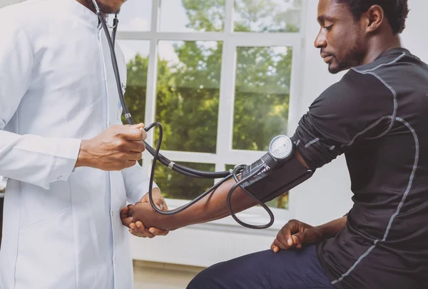 African Doctor Patient Measuring Blood Pressure — Stock Photo, Image