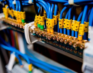 Devre kesicili voltaj santrali.