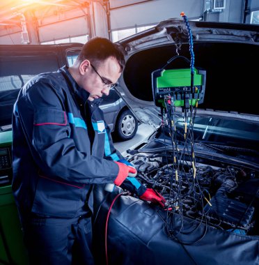 Araba Klima bakımı. Servis istasyonu. Araba tamir.