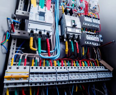 Elektrik donatımı ayrıntıları. Cabels, kontrol panelleri.