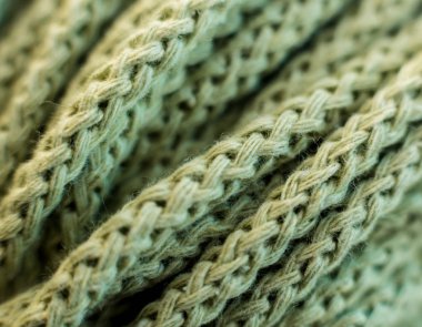 Masada yeşil iplikler closeup. Malzeme örme için. 