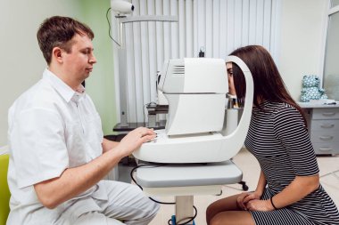 Göz tonometry. Değmeyen kontaklı tonometer. Glokom muayenesi.