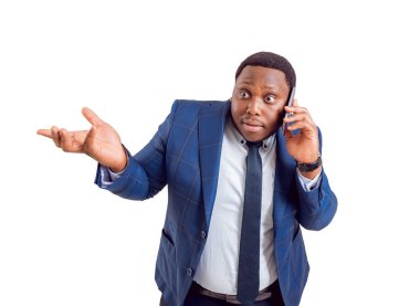 Mavi takım elbiseli, beyaz kopya alanı ile izole ifade Afrikalı-Amerikalı işadamı.