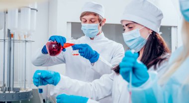 Laboratuvar çalışmalarında, bilim teknisyenleri. Tıbbi geçmişi