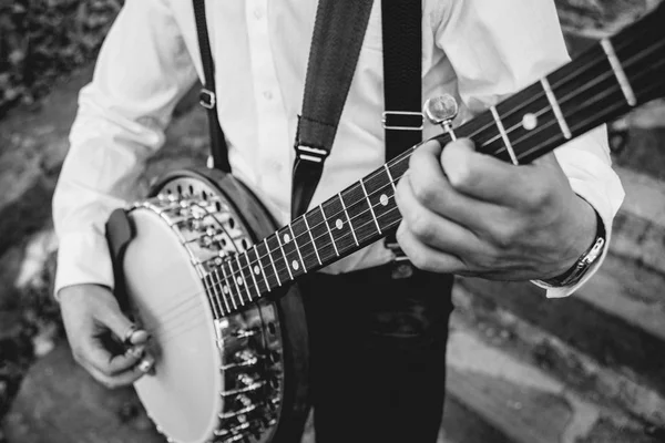 Müzisyen Banjo Sokakta Oynarken Görüntü Kırpılmış — Stok fotoğraf
