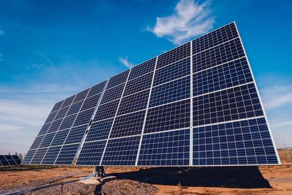 ソーラー パネル 太陽光発電 代替の電力源 — ストック写真