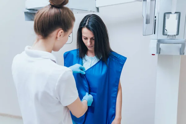 Young Woman Patient Standing Ray Machine Panoramic Radiography — Stock Photo, Image