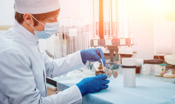 Técnico Científico Trabajando Laboratorio Formación Médica —  Fotos de Stock