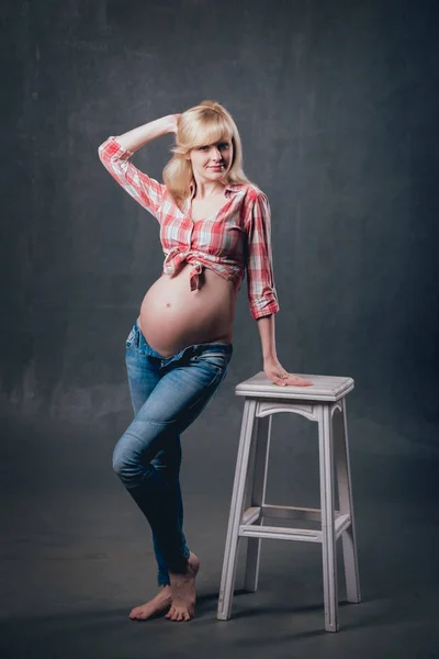 Studio Picture Beautiful Pregnant Blonde Woman Checkered Shirt Blue Jeans — Stock Photo, Image