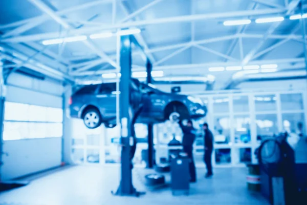 Oto Tamir Servisi. Arka plan bulanık.