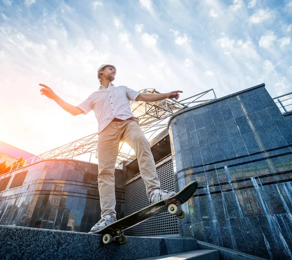 Skateboarder Beoefenen Springen Straten — Stockfoto