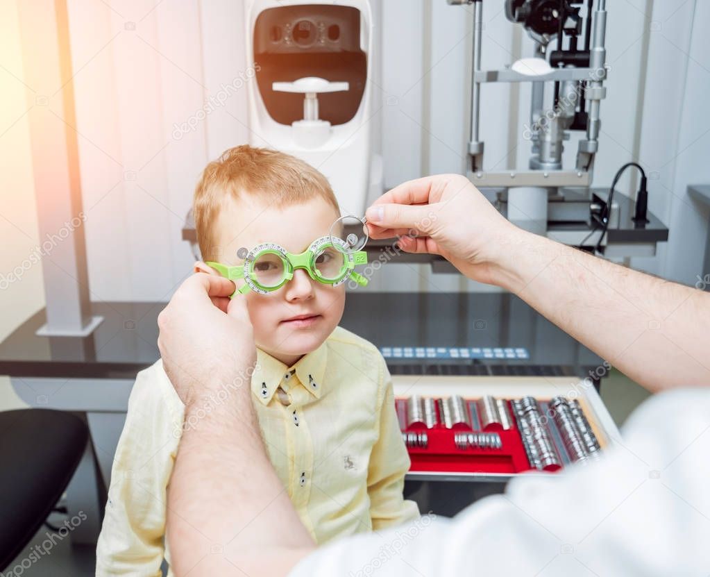 Trial frame. Glasses prescription for a child. Child's hypermetropy. Child's shortsightedness. Child's myopia. Child's longsightedness. Ametropy correction with glasses. Astigmatism correction with glasses.