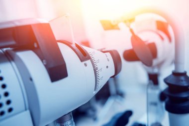 Synoptophore. Şaşılık tedavisi. Şaşı testi. Orthoptics. Görsel eksen sapması.