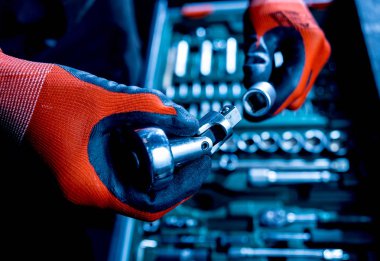 El aletleri. Otomatik onarım servisi. 