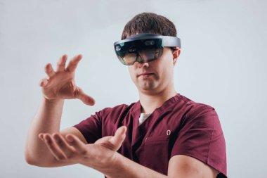 Doktor kullanır gerçeklik gözlükleri artar. Modern teknoloji