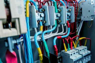 Elektrik donatımı ayrıntıları. Cabels, kontrol panelleri.