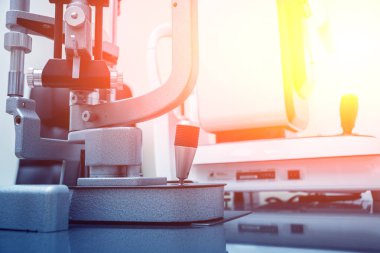 Gözlük donatım. Tıbbi Laboratuar.