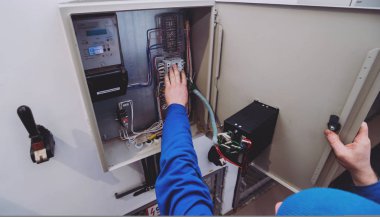 Hidroelektrik Santrali kontrol paneli. Elektrik donatımı.