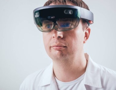 Doktor kullanır gerçeklik gözlükleri artar. Modern teknoloji