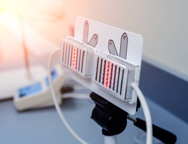 Orthoptics. Pleoptics. Doktor gözlük donatım kullanımını açıklar. Göz eğitim. Vizyon rehabilitasyon. Vizyon kurtarma.