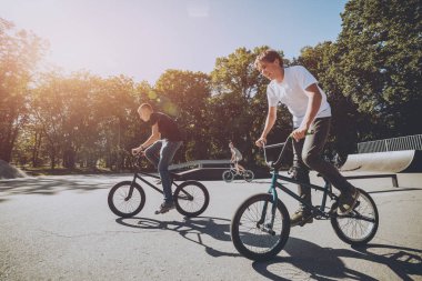Bmx biniciler hile skatepark, performans.