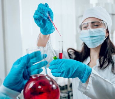 Laboratuvar çalışmalarında, bilim teknisyenleri. Tıbbi geçmişi