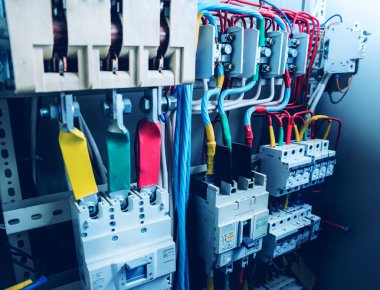 Elektrik donatımı ayrıntıları. Cabels, kontrol panelleri.