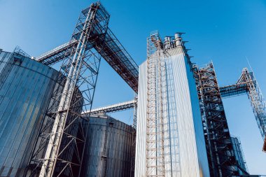 Modern silolar Tahıl hasat depolamak için. Tarım. 