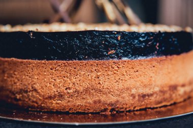 Çikolatalı kek koyu arka plan, portre, selectife odak