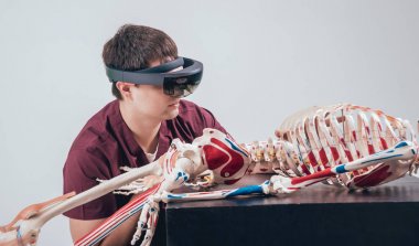 Doktor kullanır gerçeklik gözlükleri artar. Modern teknoloji