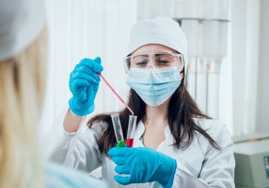 Laboratuvar çalışmalarında bilim teknisyeni. Tıbbi geçmişi