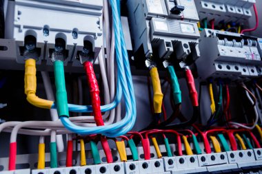 Elektrik donatımı ayrıntıları. Cabels, kontrol panelleri.